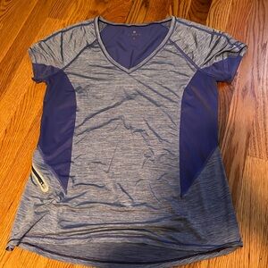 Athleta short sleeve v neck forerunner tee